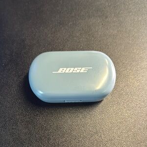 BOSE QuietComfort Wireless EARBUDS (2020) Charging Case- Light Blue